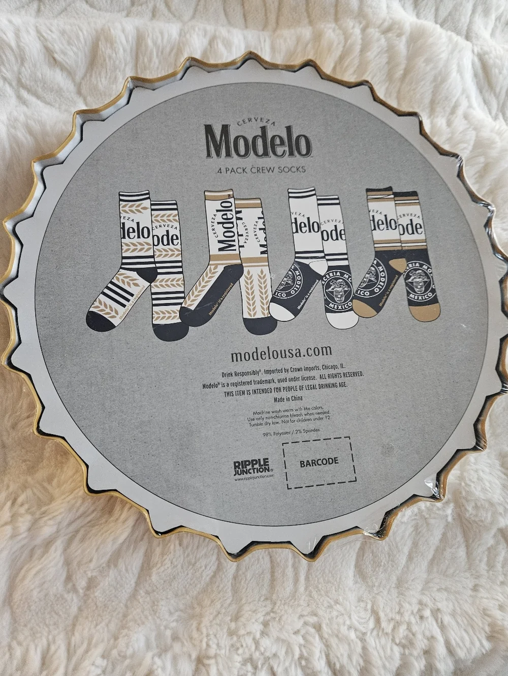 NEW Modelo Especial Gold Wall Sign And 4 Pairs Of Sock Set